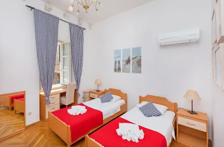 Apartment Royale Отели рядом с достопримечательностью «Локрум»