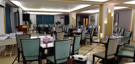 Boulevard Palace Hotel Отели в г. Грэйтер Монровия