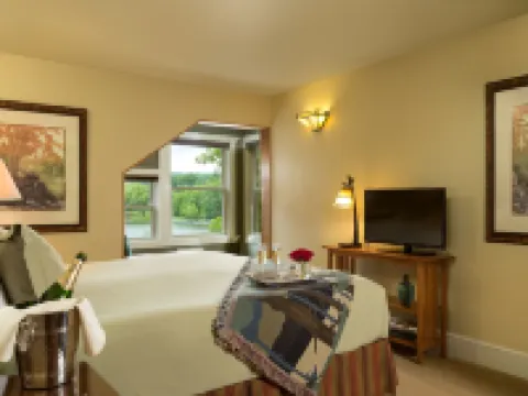 Lake Pointe Inn Hotels in Garrett County