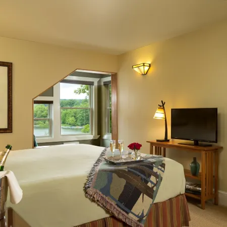 Lake Pointe Inn