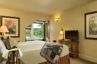 Lake Pointe Inn Hotels in McHenry