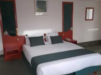 Hotel le Dome Hoteles cerca de Bruparc