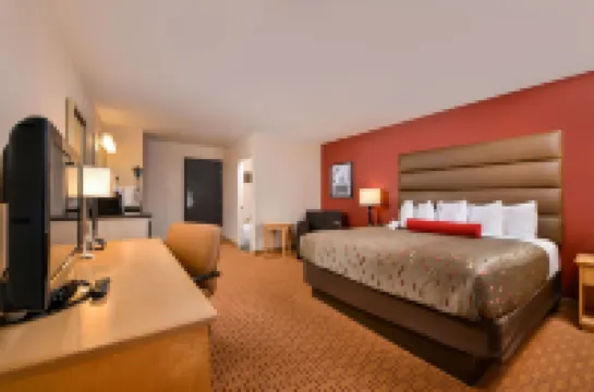 Clackamas Inn and Suites
