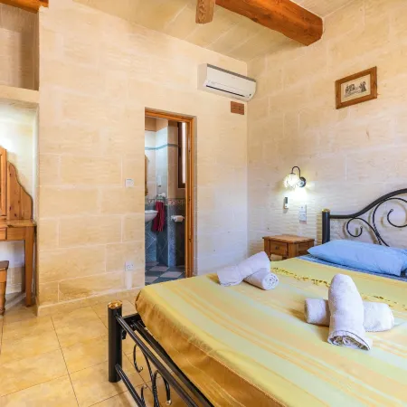 Villa Ta Debora Sleeps 7 with Pool
