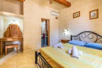 Villa Ta Debora Sleeps 7 with Pool - balcony