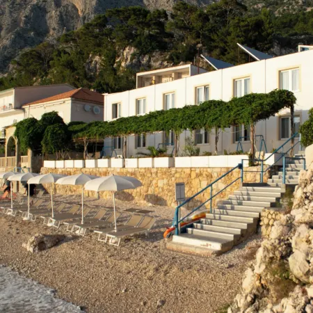 Beach Hotel Отели в г. Драшнице