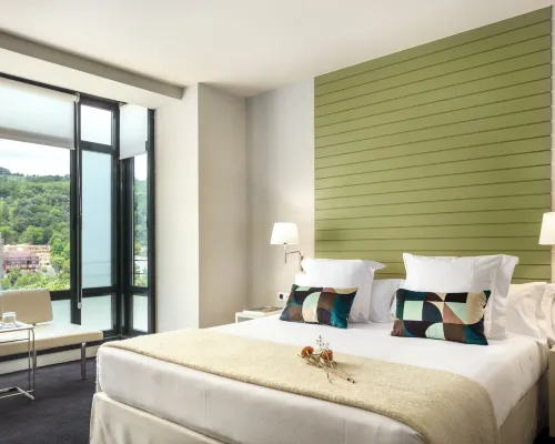 Hotel Miró Hotels near Dona Casilda Park