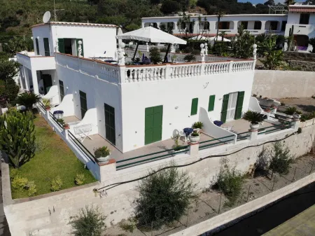 Villa Natalina Отели рядом с достопримечательностью «Giardini Ravino»