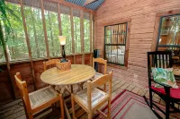 Cora's Cabins Hotels in Tyler