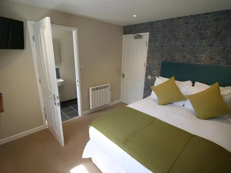 The Fox & Hounds Отели в г. Суиндон