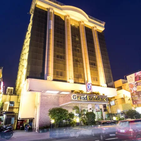 Hotel Grand Residence Отели рядом с достопримечательностью «Бизнес-комплекс DLF IT Park»