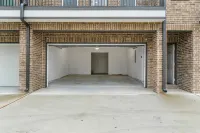 Experience a First Class Stay - 2 Bdrm Hoteles en Humble