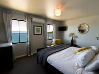 Lands End Hotels in Bluff