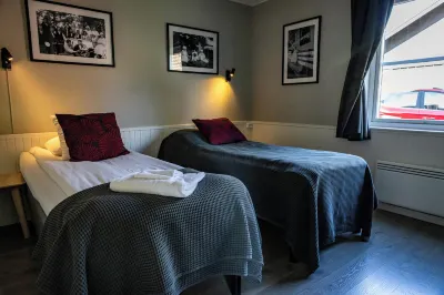 Marholmen Stugor Hotels near Riddersholms naturreservat