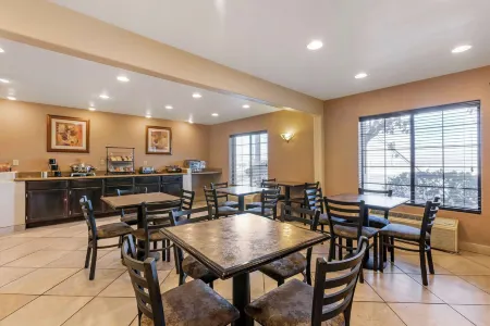 Best Western Desert Inn Отели в г. Тэтчер