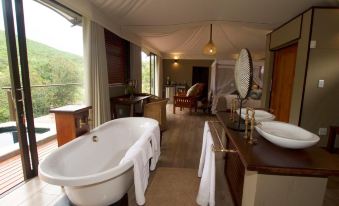 Inzalo Safari Lodge