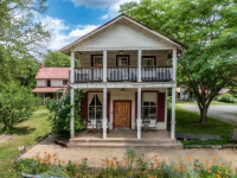 Bliss Point Farm Hotels in Greene County