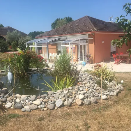 Chambres d'Hôtes la Coloniale Отели в г. Варец