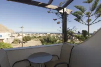 Holiday Beach Resort Santorini - vue sur la montagne