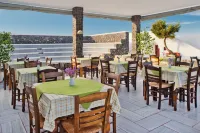 Makarios Hotel - พร้อมอาหารเช้า