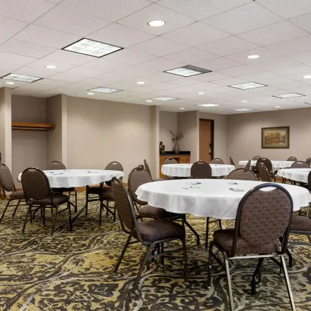 Wingate by Wyndham Bentonville Airport