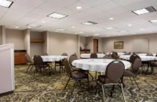 Wingate by Wyndham Bentonville Airport