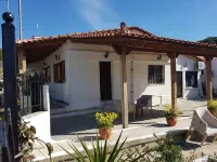 G-George Apartments by the Sea and Airport Hôtels à : Porto Rafti