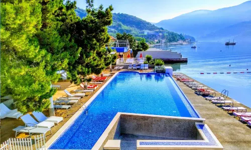 Carine Hotel Delfin
