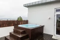 Iceland Sjf Villa , Hot Tub & Outdoor Sauna Amazing Mountains View - 15 Min to Downtown - Виллы