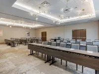 DoubleTree by Hilton Charleston Riverview Hotels near Harmon Field