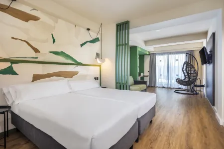 Occidental Roca Negra - Adults Only Отели рядом с достопримечательностью «Playa Punta de Gáldar»