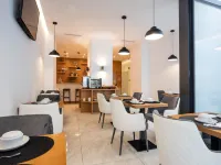 ماي ستاي بورتو باتالها Hotels near سي