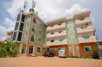 Emperor Hotels Hoteles en Kira Town