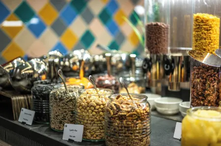 Grand Hotel Millennium Sofia Отели рядом с достопримечательностью «Централна минерална баня - Музей за история на София»