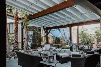 Square Inn Hotels in Wimberley