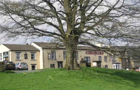 OYO 玫瑰與皇冠酒店