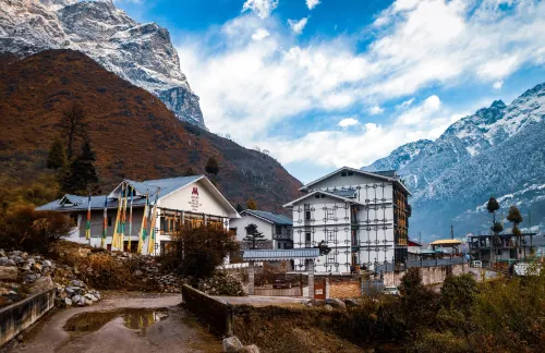 Mount Bayul Shangri-La Resort Hotels in Lachung