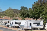Crestview Tourist Park - parking