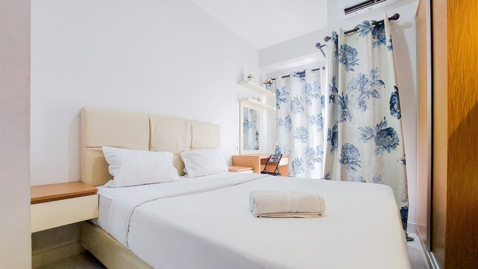 Homey and Elegant Studio Amazana Serpong Apartment