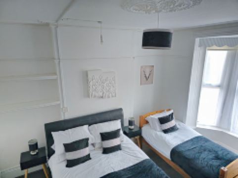 Private Room in Town Centre Free Parking WI FI and Patio with AA Stay Ltd