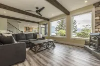 The Lodge on Harrison Lake Hotels in Fraser Valley Regional District