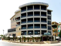 One to One Hotel & Apartments - piscina