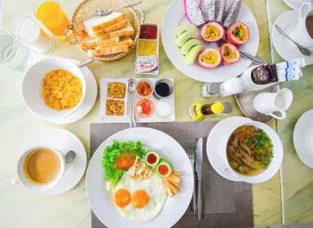 Villa Amphawa Отели рядом с достопримечательностью «Wat Bang Khae Noi»