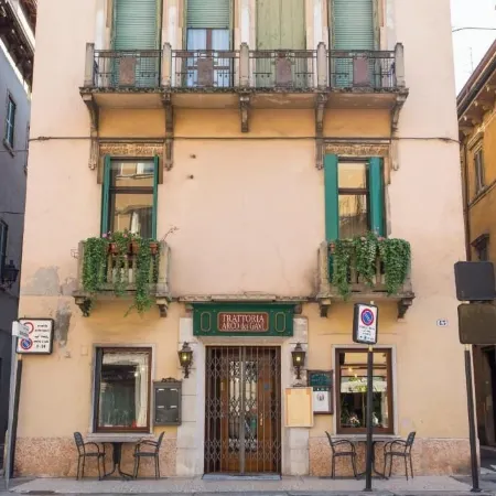 Hotel Al Castello Отели рядом с достопримечательностью «Читтаделла - Порта-Нуова»