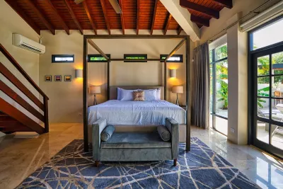 Stunning Villa with Infinity Pool & Outdoor Kitchen! Across from Marriott!