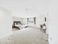 Central Guest Room - En-Suite Parking & Garden - 2 stelle