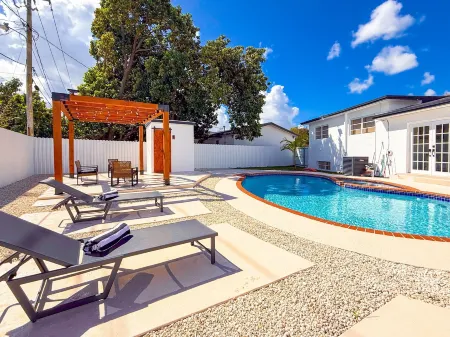 NEW Luxury 5BR Villa Private Pool BBQ Game Room