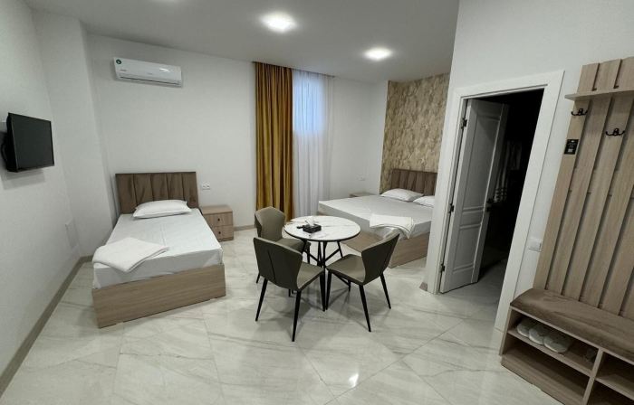 Luxe Plaza Hotel near EVN Zvartnots airport