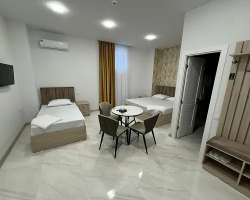 Luxe Plaza Hotel near EVN Zvartnots airport Hotels in Parakar