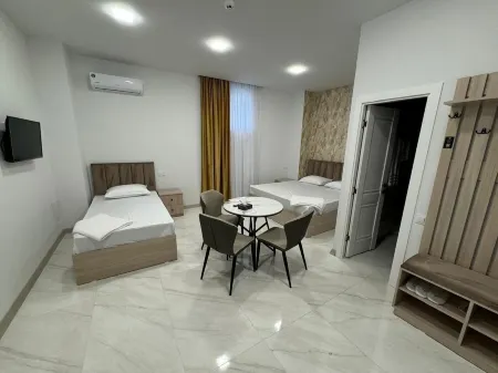 Luxe Plaza Hotel near EVN Zvartnots airport Отели в г. Мусалер